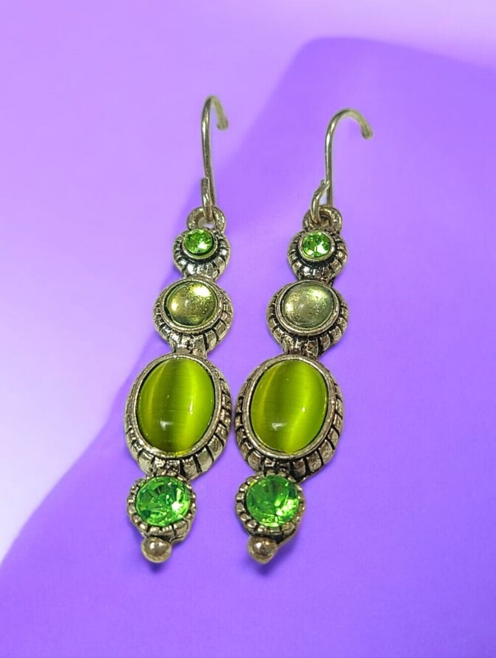 Vintage Lime Green Cat Eye Stone Sliver Dangle Earrings - Picture 11 of 12